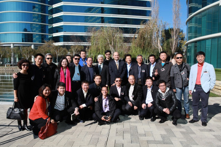 中国企业家参访团在甲骨文总部合影