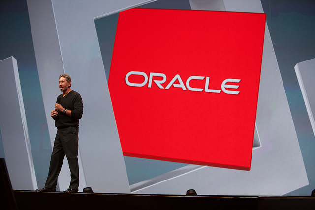 甲骨文CTO Larry Ellison登台介绍Oracle数据库即服务